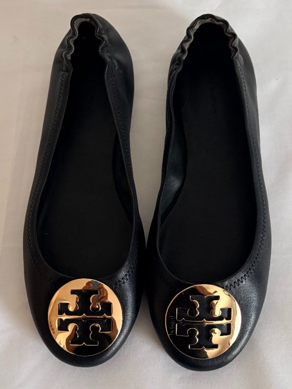Tory Burch Womans Black Leather Mini Travel Ballet Flats Gold Metal Logo Size 9 - Picture 2 of 9